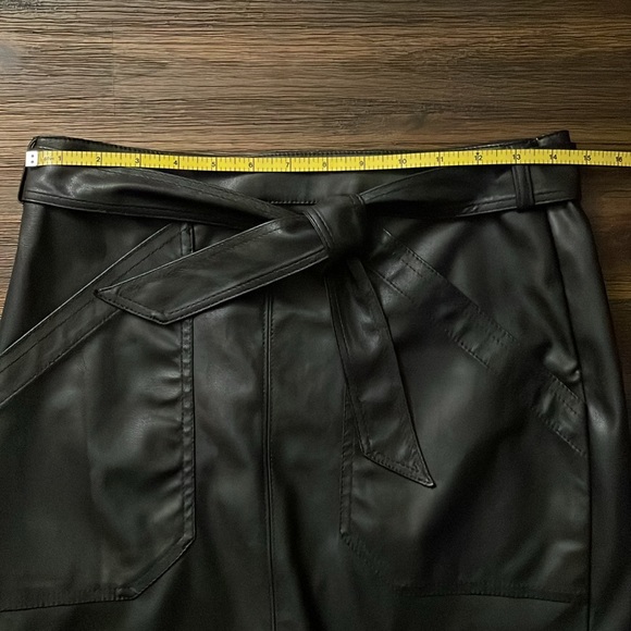 Express Black Faux Leather Tie Waist Mini Skirt with Pockets Size 4 NWT - Picture 9 of 10